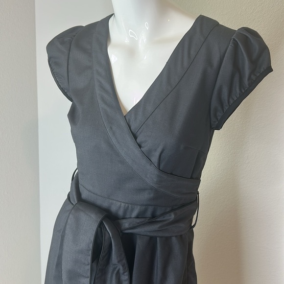Emmelee women’s sleeveless pleated gray dress with black trim Size S - Picture 2 of 11